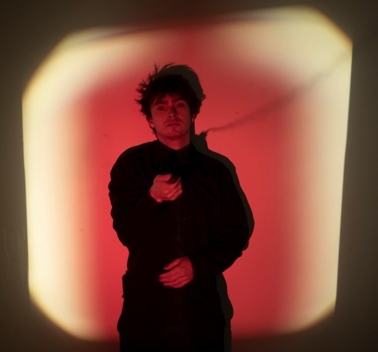 Jax Buytaert | ANNA3 | Zomertentoonstelling 2025 | Zoeklicht  | Zaterdag 29 juni - Zondag 28 september 2025| 14.00 uur - 17.00 uur | Sint-Anna-ten-Drieënkerk Antwerpen Linkeroever